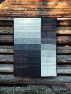 Villahuopa Kaamos / Musta-Valkoinen / Kotimainen / 100x150 | Lapuan Kankurit